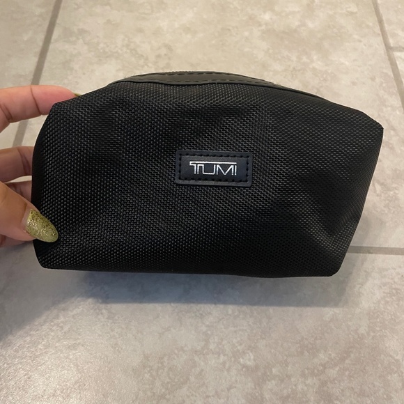 TUMI For Delta Small Black Toiletry Zippered Travel Case - Picture 1 of 9